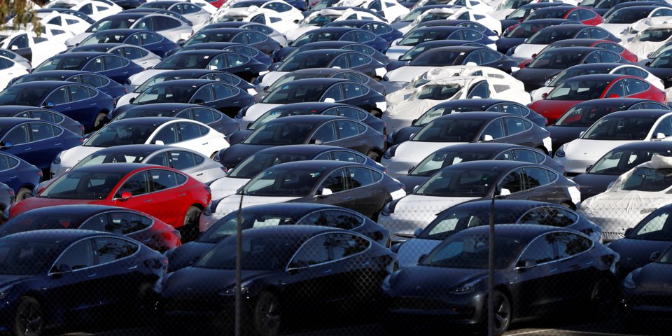„Логистичният ад“ на Tesla продължава