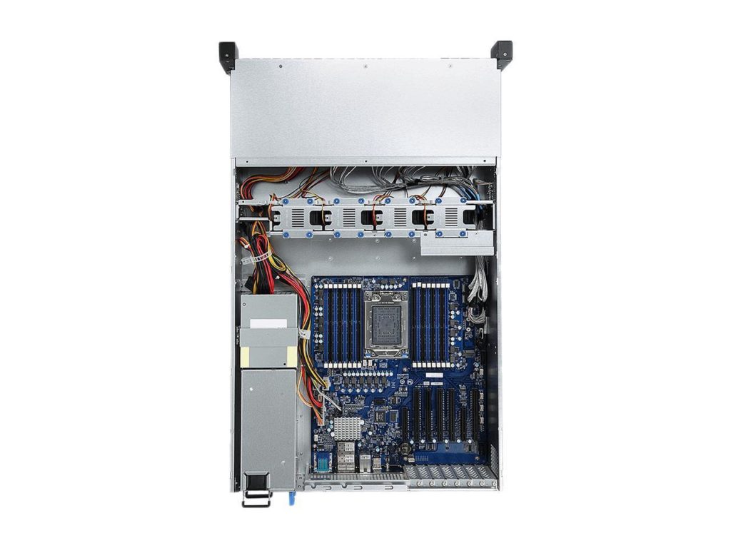Gigabyte R271-Z31 с AMD EPYC 7551P – отлично решение за дейта центрове и частен облак