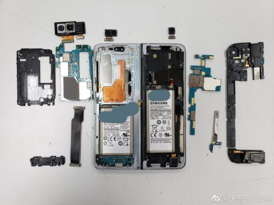 Отвориха Galaxy Fold и можем да видим какво има вътре