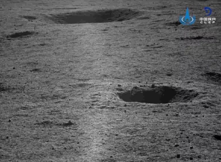 Китайският лунен роувър Юйту-2 изпрати нови снимки на обратната страна на Луната