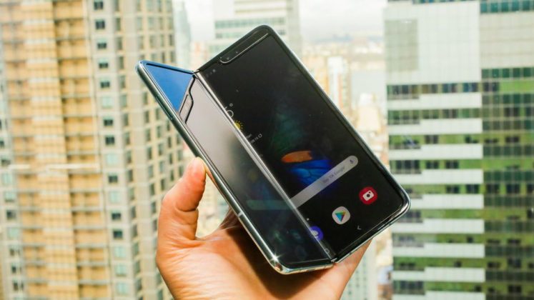 Мненията на медиите и критиците за смартфона Galaxy Fold