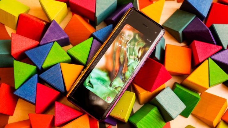 Мненията на медиите и критиците за смартфона Galaxy Fold