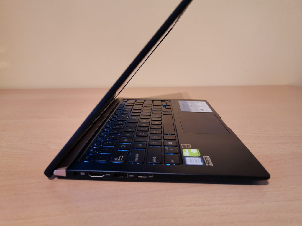 Ревю на лекия, тънък и стилен 14-инчов ноутбук Asus ZenBook 14 UX433F
