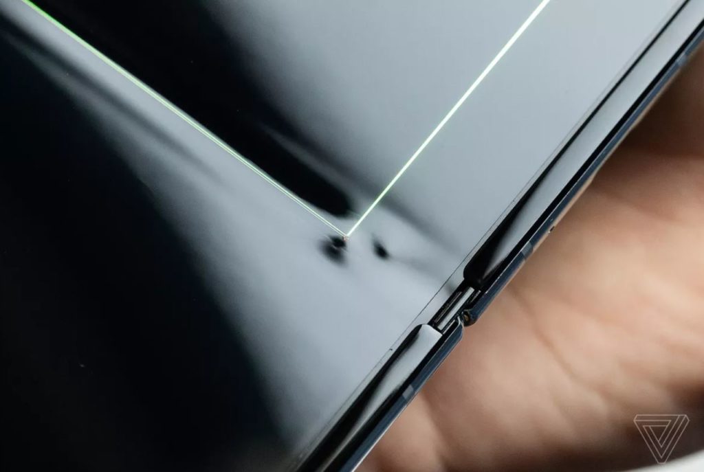 Някои от тестовите Samsung Galaxy Fold се счупиха след два дни ползване