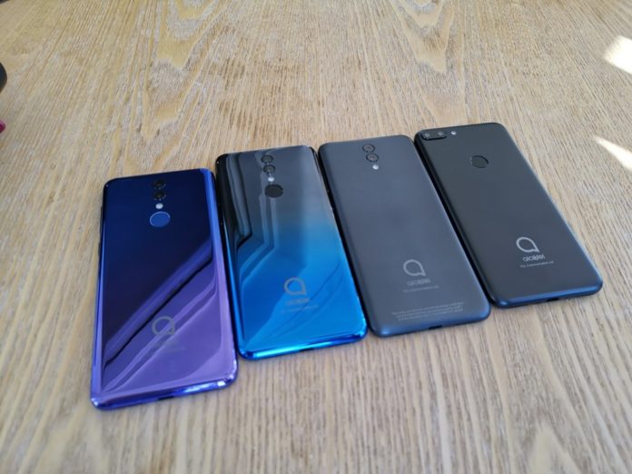 rhdr Alcatel сложи картите на масата в Барселона