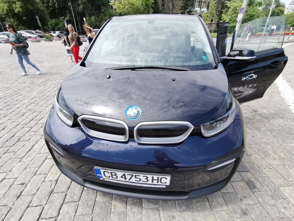 15 автомобила BMW i3s се добавят в автопарка на услугата за споделена мобилност SPARK