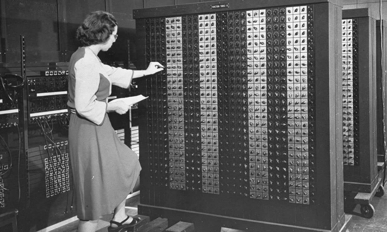 Неразказаната история за компютрите: как жените програмират първия ENIAC