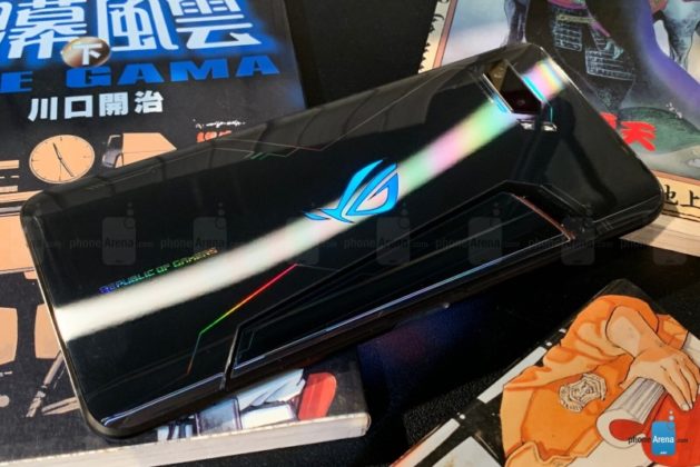 ASUS ROG Phone II: геймърски смартфон с въздушно охлаждане