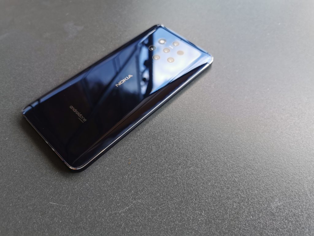 Ревю на флагманския смартфон Nokia 9 Pureview с най-необичайния набор от камери