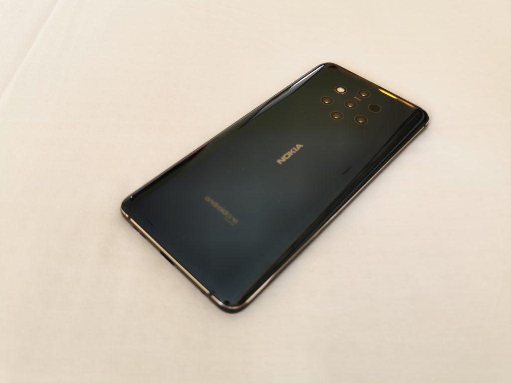 Ревю на флагманския смартфон Nokia 9 Pureview с най-необичайния набор от камери