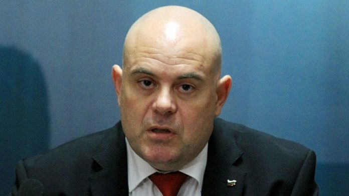 geshev_800 Прокурор Иван Гешев: Открихме 500 000 мейла заедно с паролите им в компютрите на TAD Group
