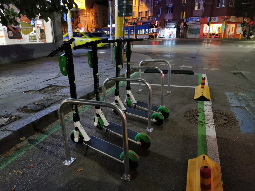 Услугата за споделено ползване на електрически тротинетки Lime от днес работи в София
