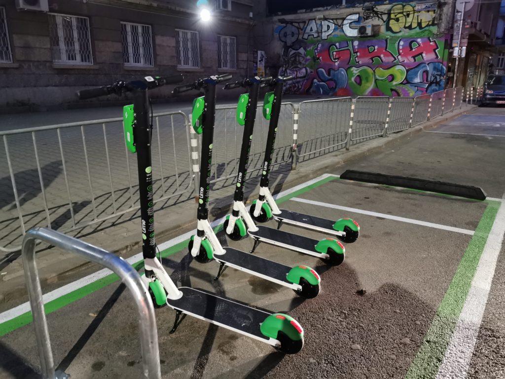 Услугата за споделено ползване на електрически тротинетки Lime от днес работи в София