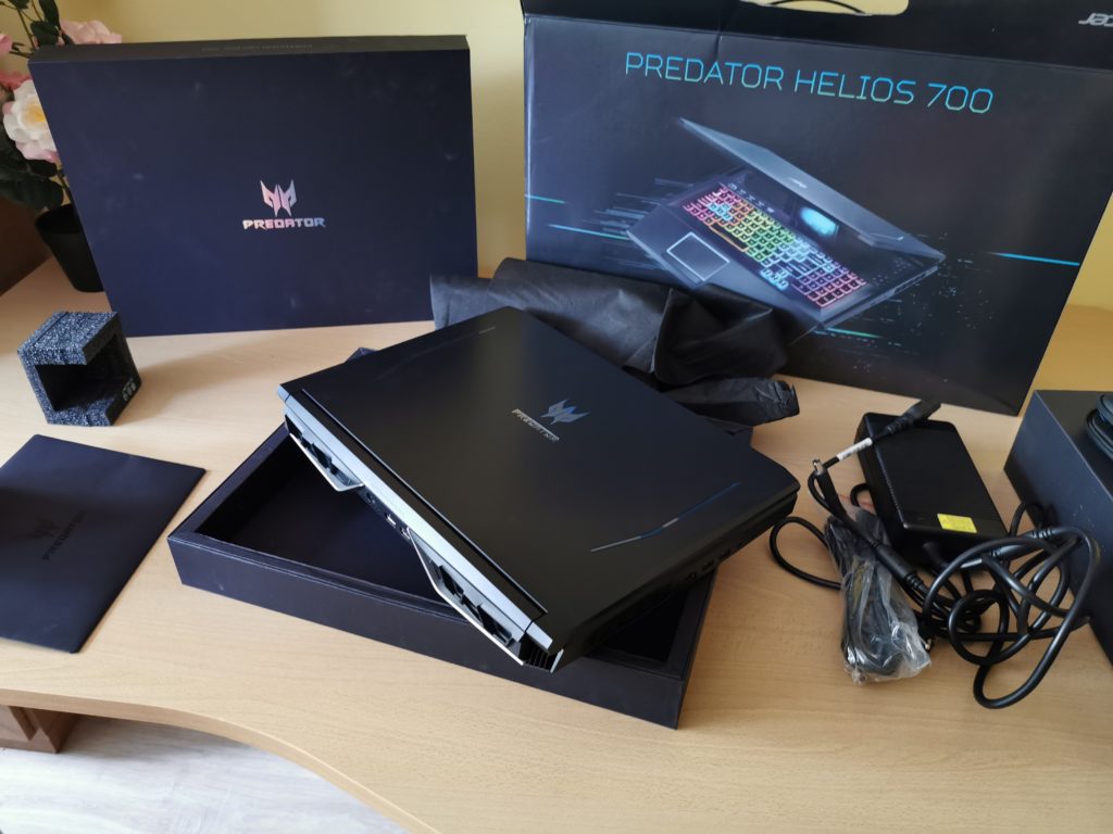 Ревю на геймърския лаптоп Acer Predator Helios 700 – с плъзгаща клавиатура и овърклок режим