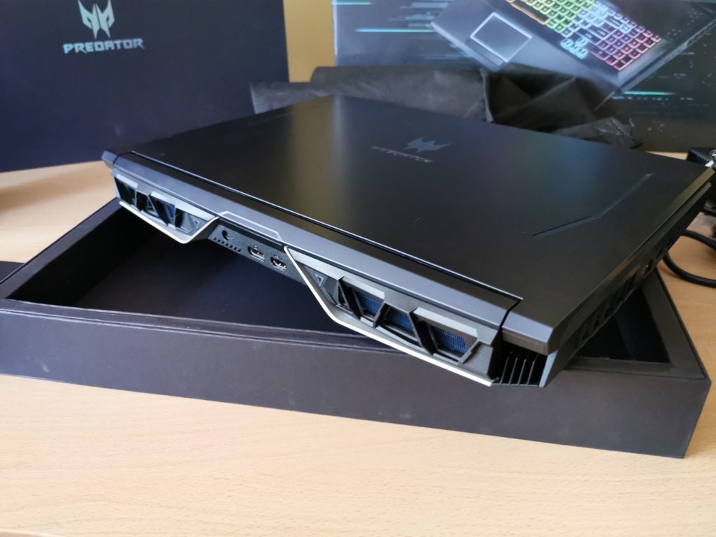 Ревю на геймърския лаптоп Acer Predator Helios 700 – с плъзгаща клавиатура и овърклок режим