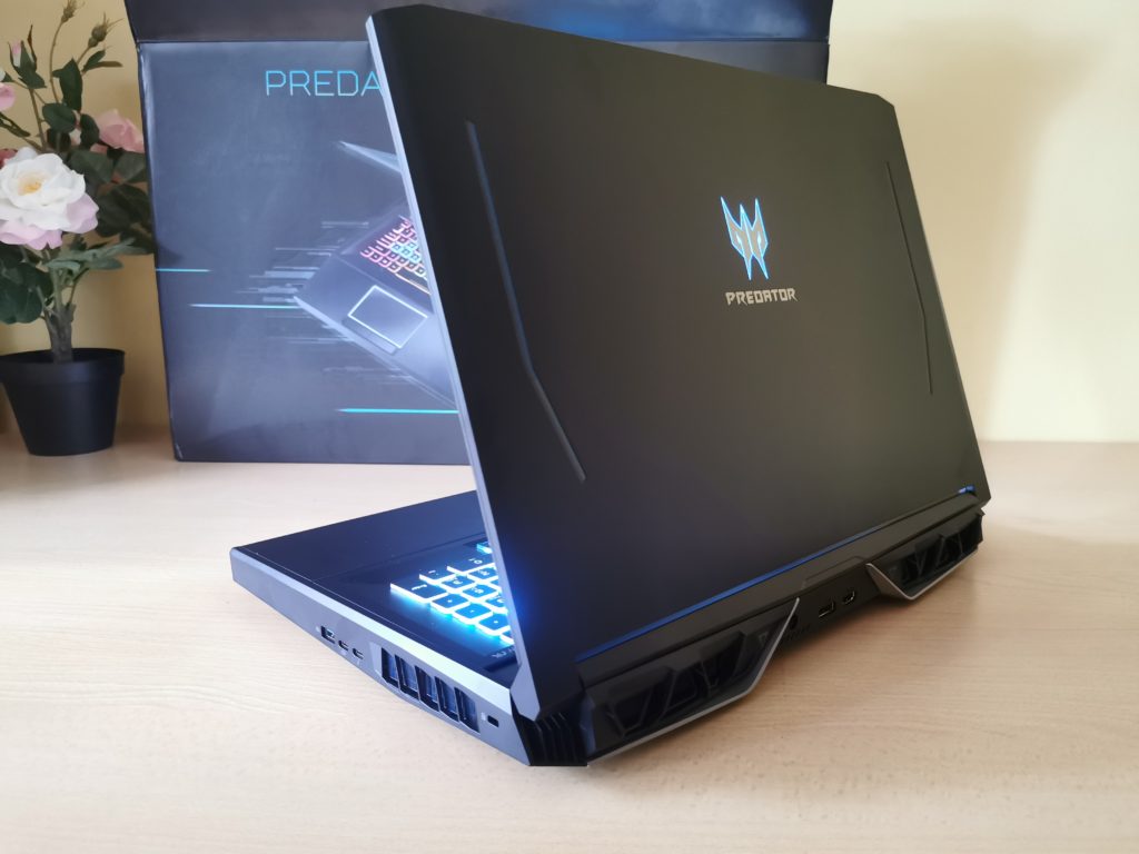 Ревю на геймърския лаптоп Acer Predator Helios 700 – с плъзгаща клавиатура и овърклок режим