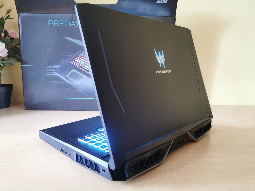 Ревю на геймърския лаптоп Acer Predator Helios 700 – с плъзгаща клавиатура и овърклок режим