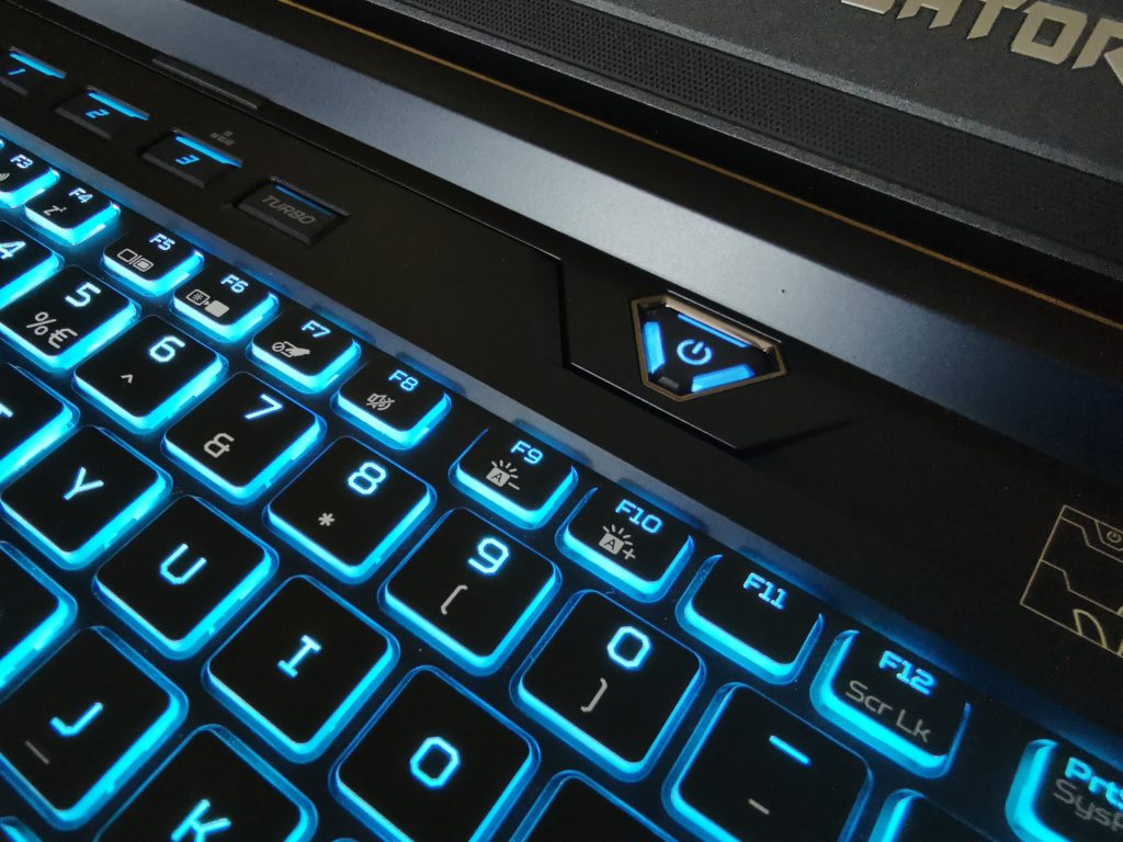 Ревю на геймърския лаптоп Acer Predator Helios 700 – с плъзгаща клавиатура и овърклок режим