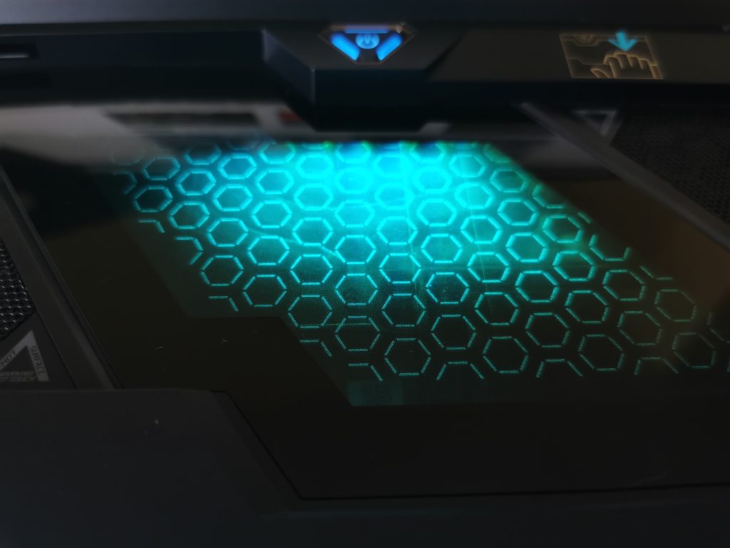 Ревю на геймърския лаптоп Acer Predator Helios 700 – с плъзгаща клавиатура и овърклок режим
