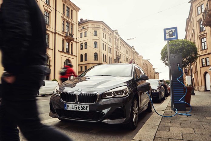 P90359978-the-new-bmw-225xe-active-tourer-08-2019-2249px BMW 225xe Active Tourer – Plug-in хибрид с пробег от 57км на ток
