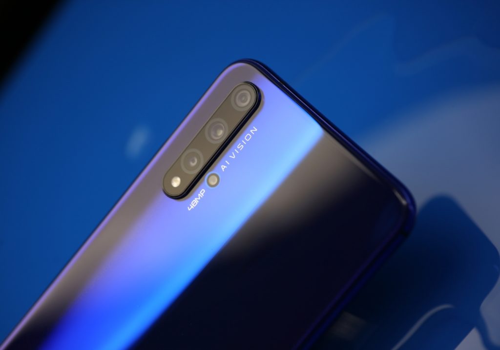 Продажбите на флагмана HONOR 20 стартират днес в България