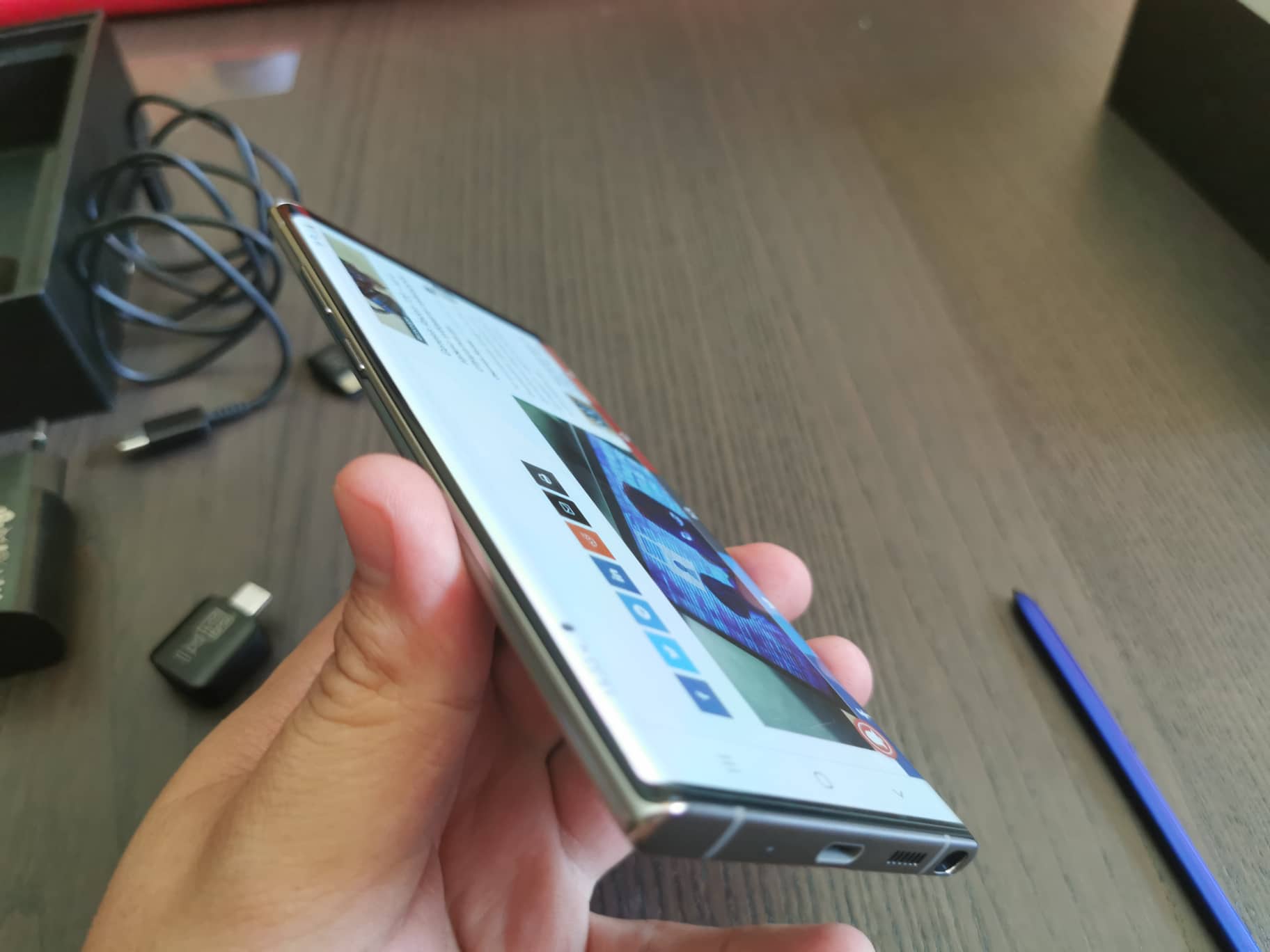 Ревю на Samsung Galaxy Note10 +: „въздушен“ стилус и огромен екран