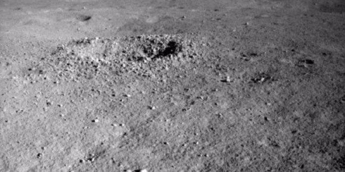 Chinas-lunar-rover-finds-something-weird-on-far-side-of-moon Китайският лунен роувър откри странна субстанция от далечния край на Луната