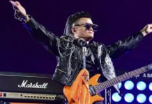 Джек Ма поздрави служителите на Alibaba Group с бутилка вино, в която се изобразява холограма