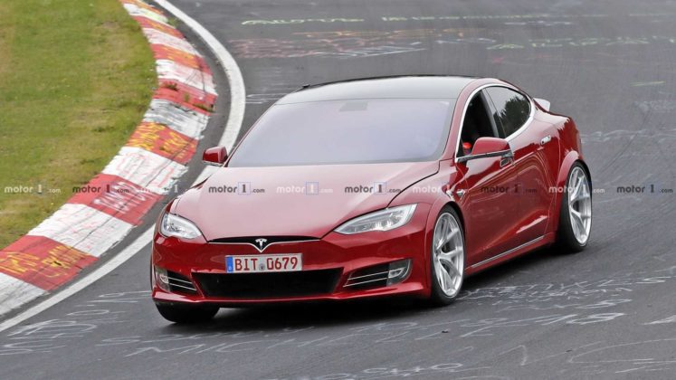 Неофициално: Tesla Model S счупи рекорда на Porsche Taycan на пистата в Нюрбургринг