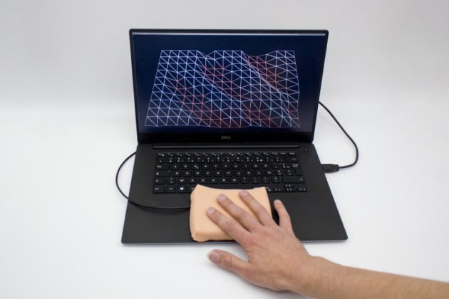 Представиха умен калъф за смартфони, направен от изкуствена човешка кожа