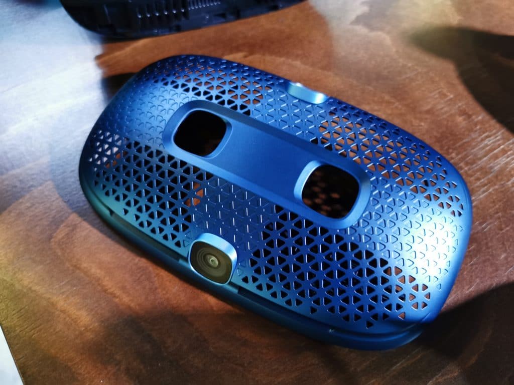 Новият шлем за виртуална реалност на HTC VIVE Cosmos официално е в България