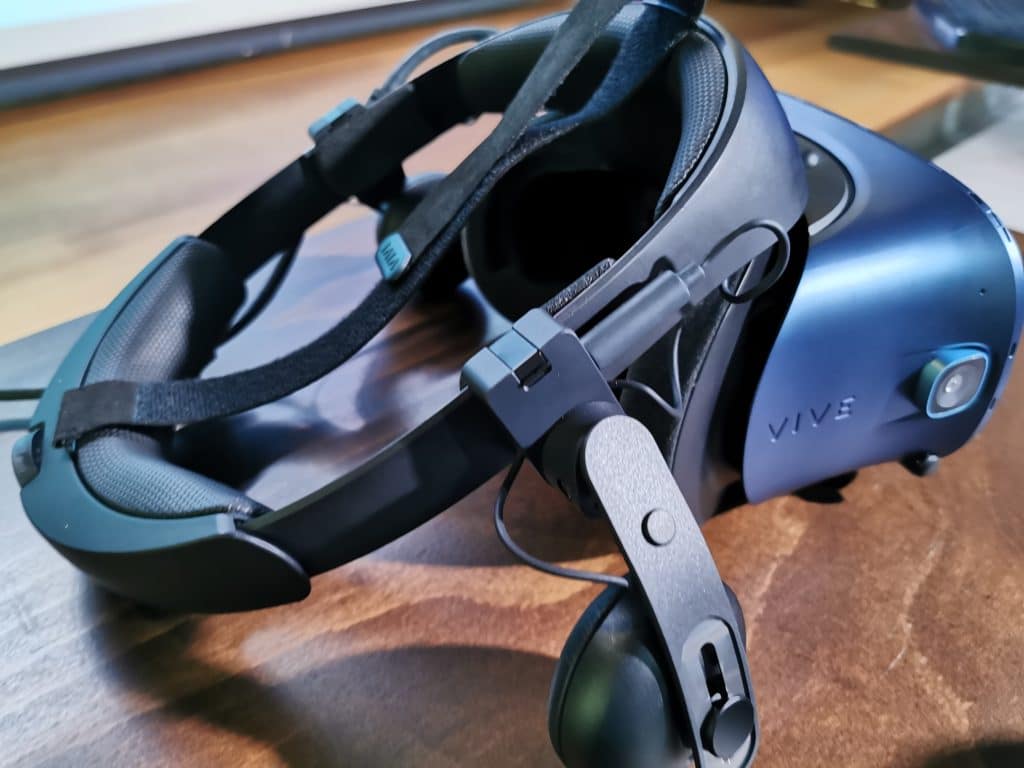 Новият шлем за виртуална реалност на HTC VIVE Cosmos официално е в България