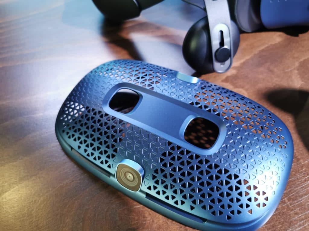 Новият шлем за виртуална реалност на HTC VIVE Cosmos официално е в България