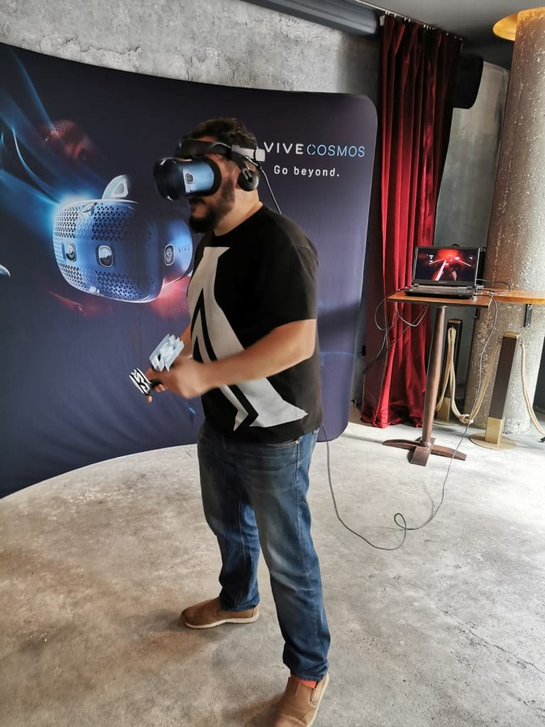 Новият шлем за виртуална реалност на HTC VIVE Cosmos официално е в България