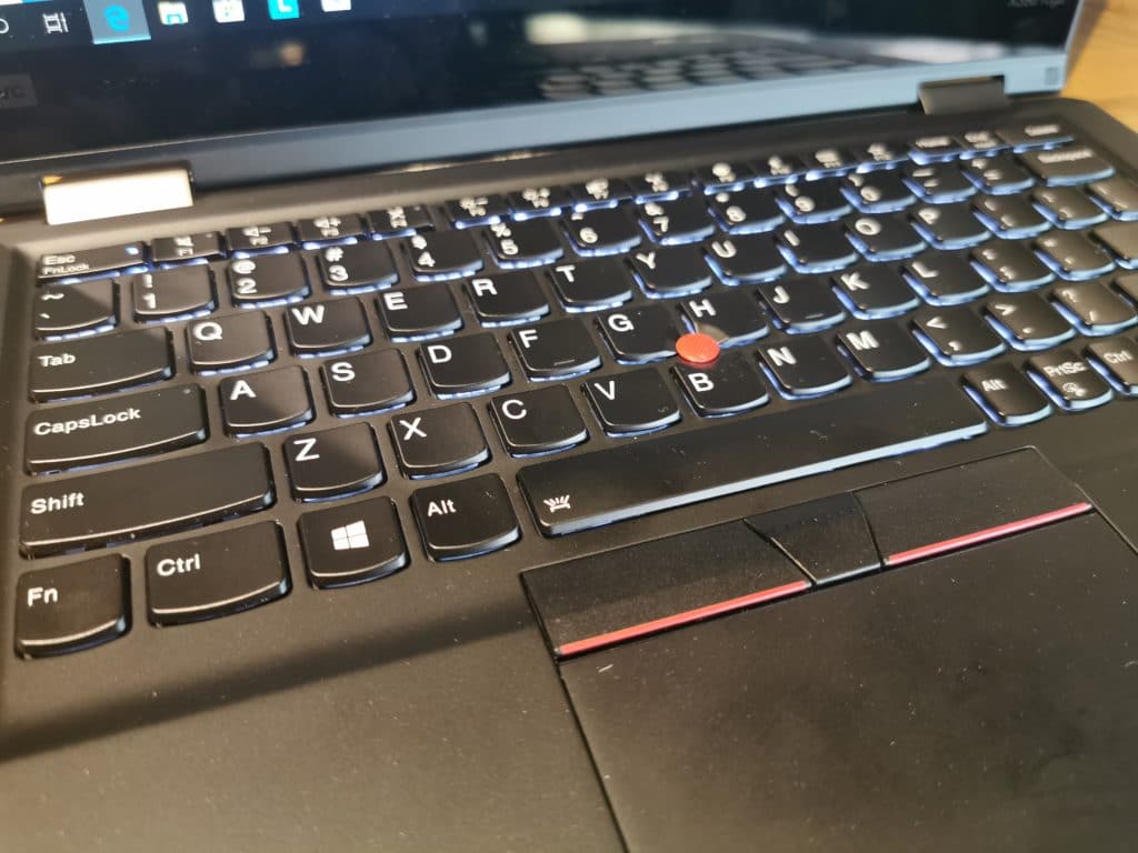 Ревю на Lenovo ThinkPad X390 Yoga – бизнес ноутбук-трансформър