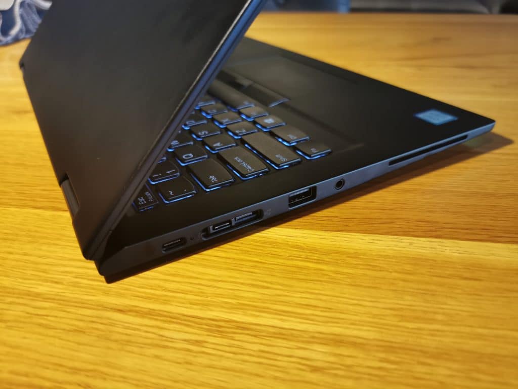 Ревю на Lenovo ThinkPad X390 Yoga – бизнес ноутбук-трансформър