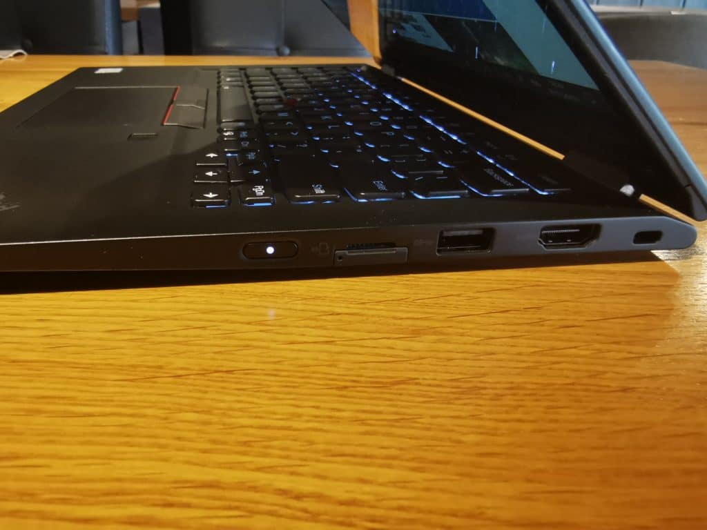 Ревю на Lenovo ThinkPad X390 Yoga – бизнес ноутбук-трансформър