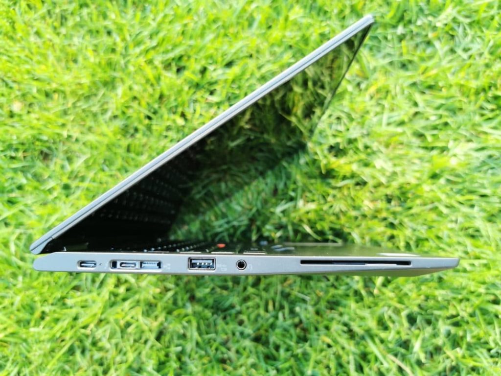 Ревю на Lenovo ThinkPad X390 Yoga – бизнес ноутбук-трансформър