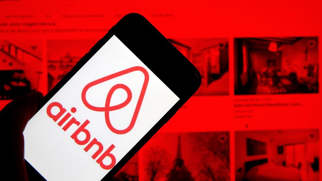 Половината имоти в България изчезват от Airbnb и Booking – новите правила на ЕС удрят пазара от 20 май