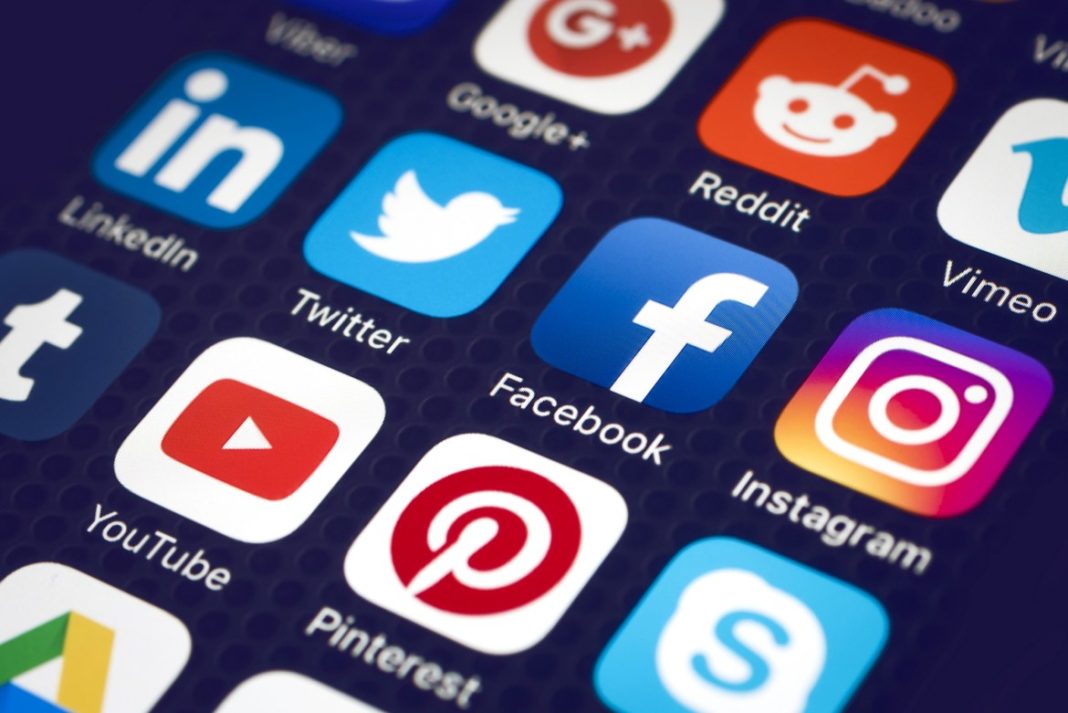 facebook_socialmedia1a Кои са 25-те иконични приложения на десетилетието? Част първа