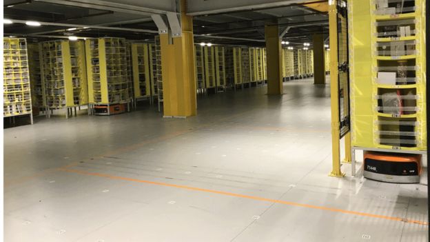 Да работиш в Amazon – конвейерът на Коледа и всякога