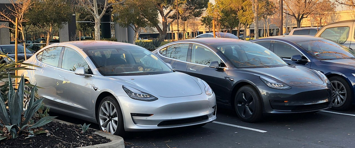Tesla достави първите Model 3, произведени от шанхайската Gigafactory