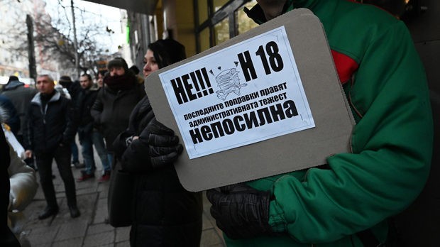 Правителството отлага спорната Наредба Н-18, засягаща сериозно онлайн търговията, с 6 месеца