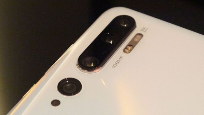 Xiaomi Mi Note 10 (портретната камера е най-горната)