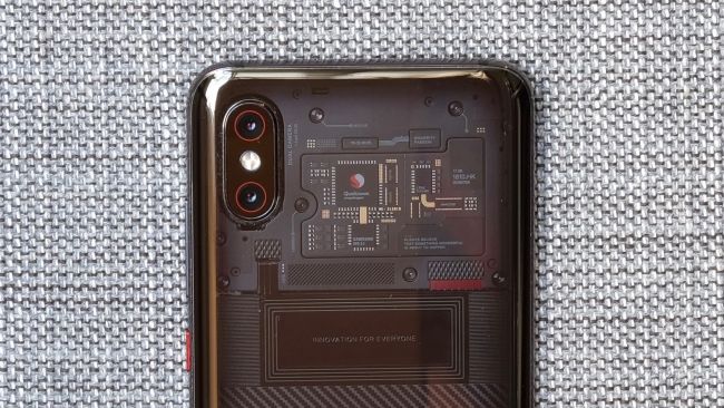 Гърба на Xiaomi Mi 8 Pro