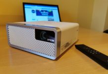 Ревю: Epson EF-100 е най-малкият 3LCD лазерен проектор в света