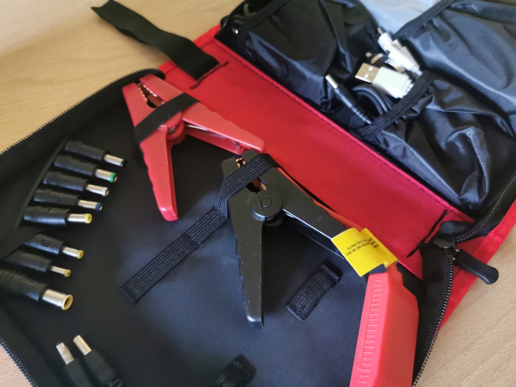 Ток за лаптоп, таблет, смартфон и лек автомобил: 4smarts JumpStarter Power Bank IGNITION 13800 mAh