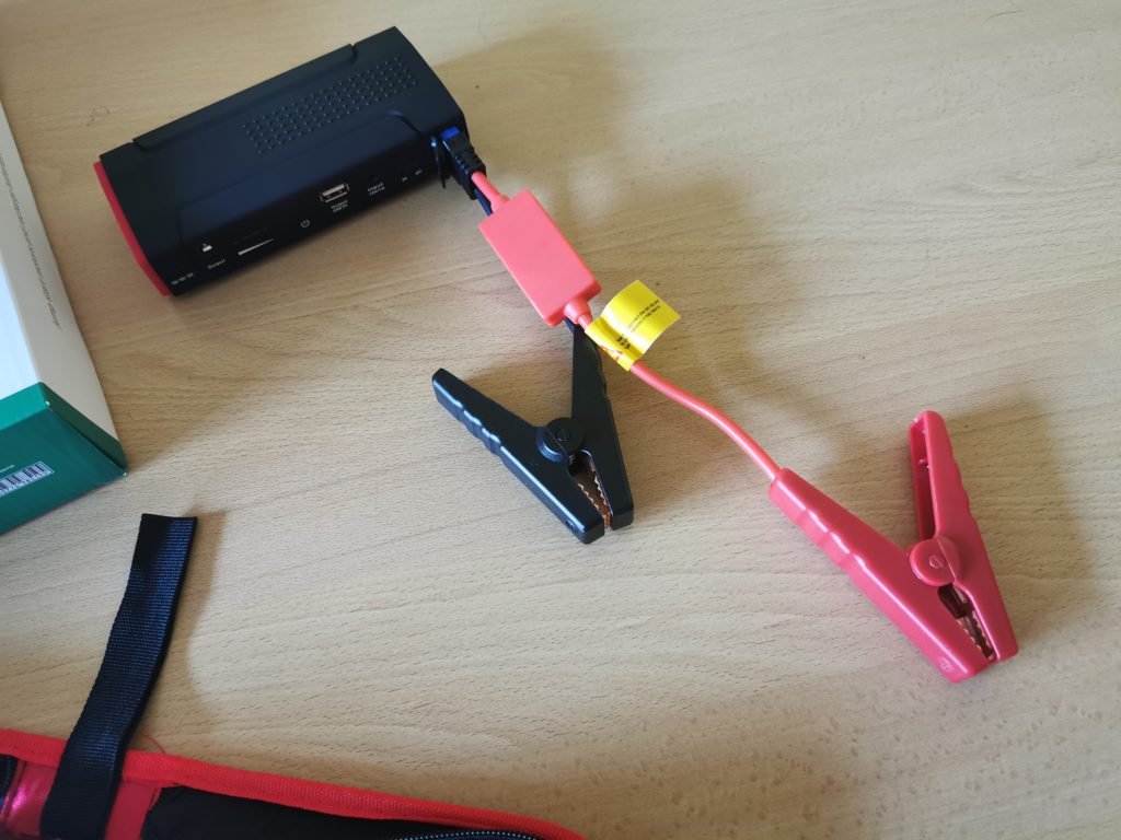 Ток за лаптоп, таблет, смартфон и лек автомобил: 4smarts JumpStarter Power Bank IGNITION 13800 mAh