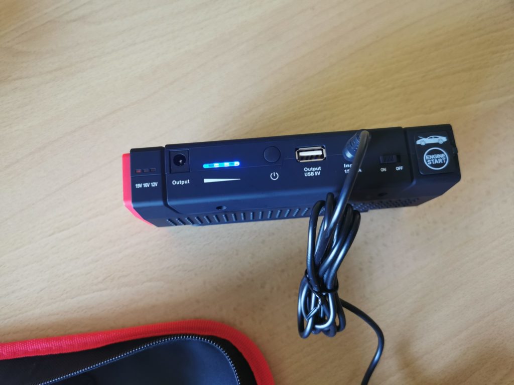 Ток за лаптоп, таблет, смартфон и лек автомобил: 4smarts JumpStarter Power Bank IGNITION 13800 mAh