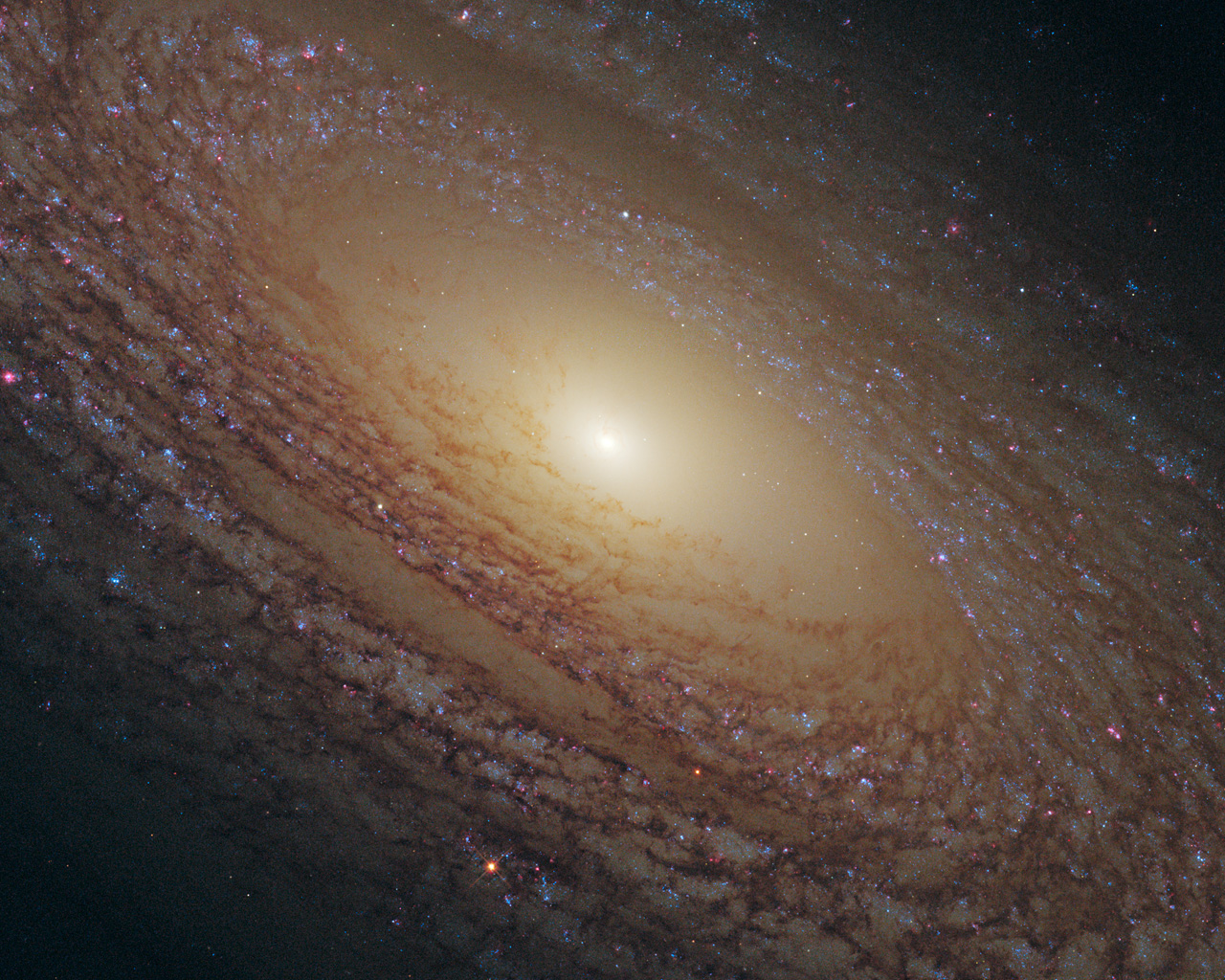 30 изумителни изображения на телескопа Hubble по повод 30 години от изстрелването му (галерия)
